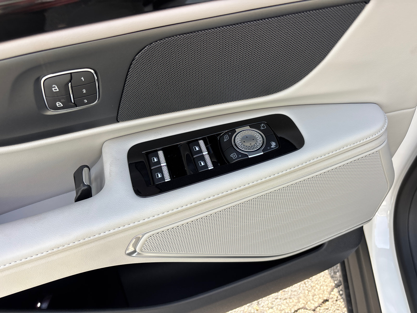 New 2026 Lincoln Nautilus Premier AWD/4WD image 13