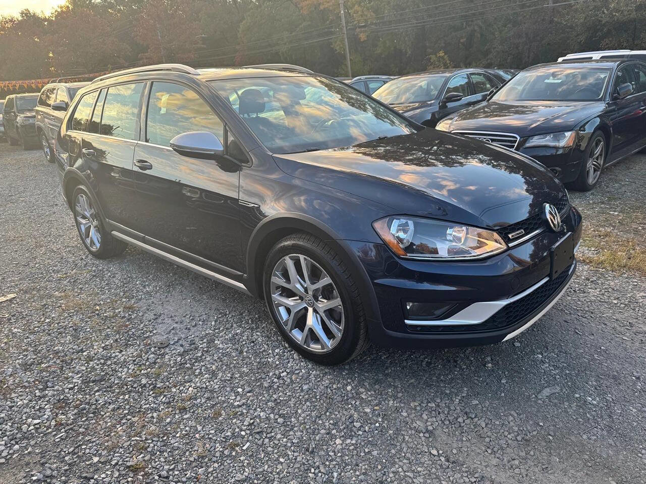 Used 2017 Volkswagen Golf Alltrack SE image 3