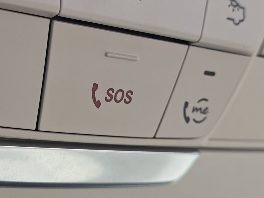 Used 2020 Mercedes-Benz E 350 Sedan w/ Premium Package image 8