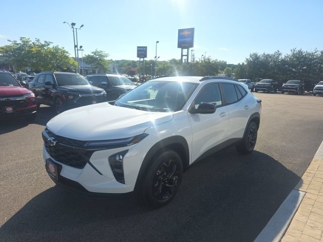 New 2026 Chevrolet Trax LT w/ Midnight Edition FWD image 6
