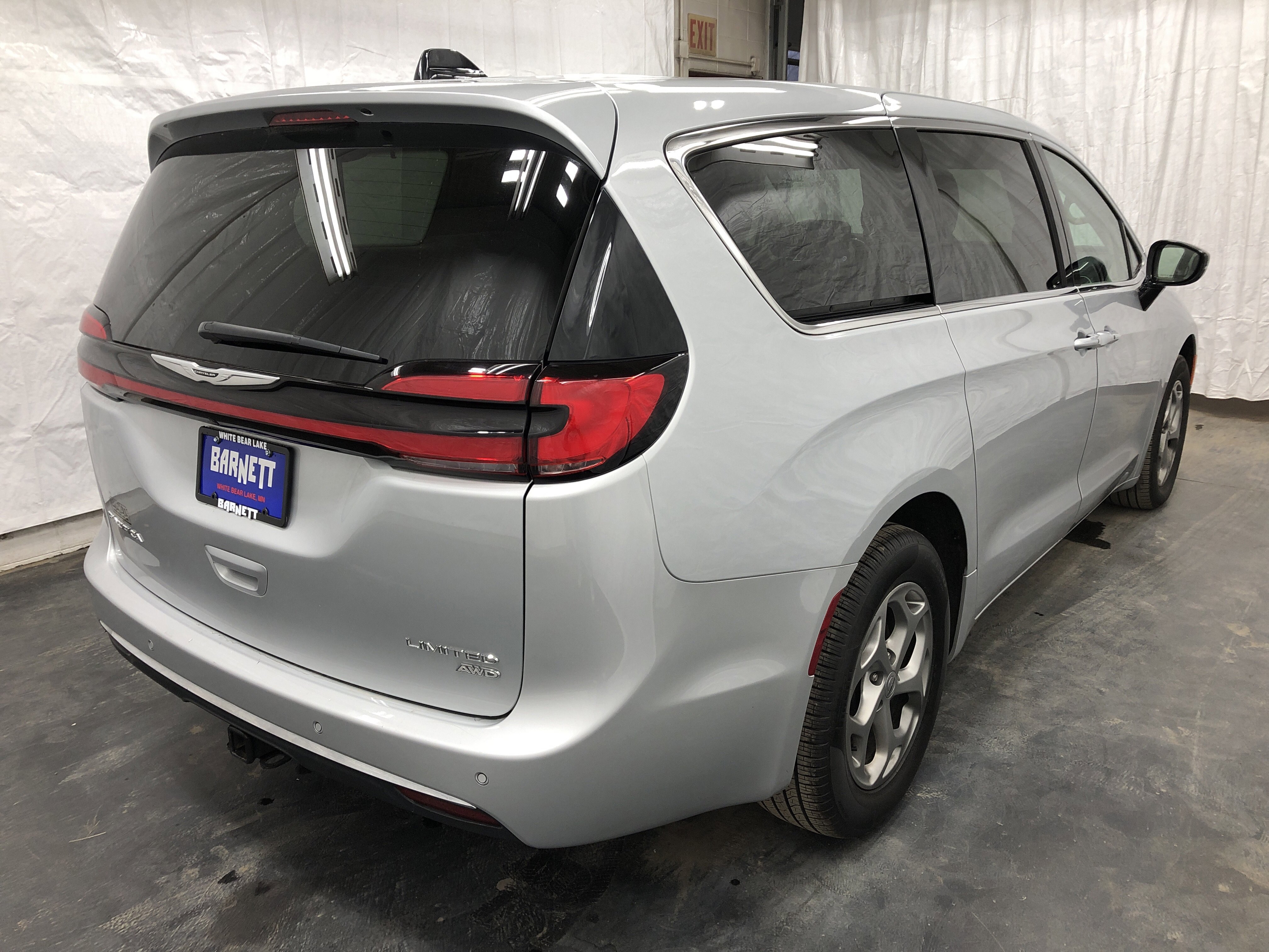Certified 2024 Chrysler Pacifica Limited w/ Trailer Tow Group AWD/4WD image 5
