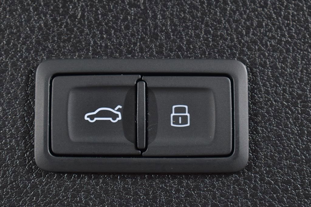 Used 2020 Audi Q5 e Prestige w/ Prestige Package image 6