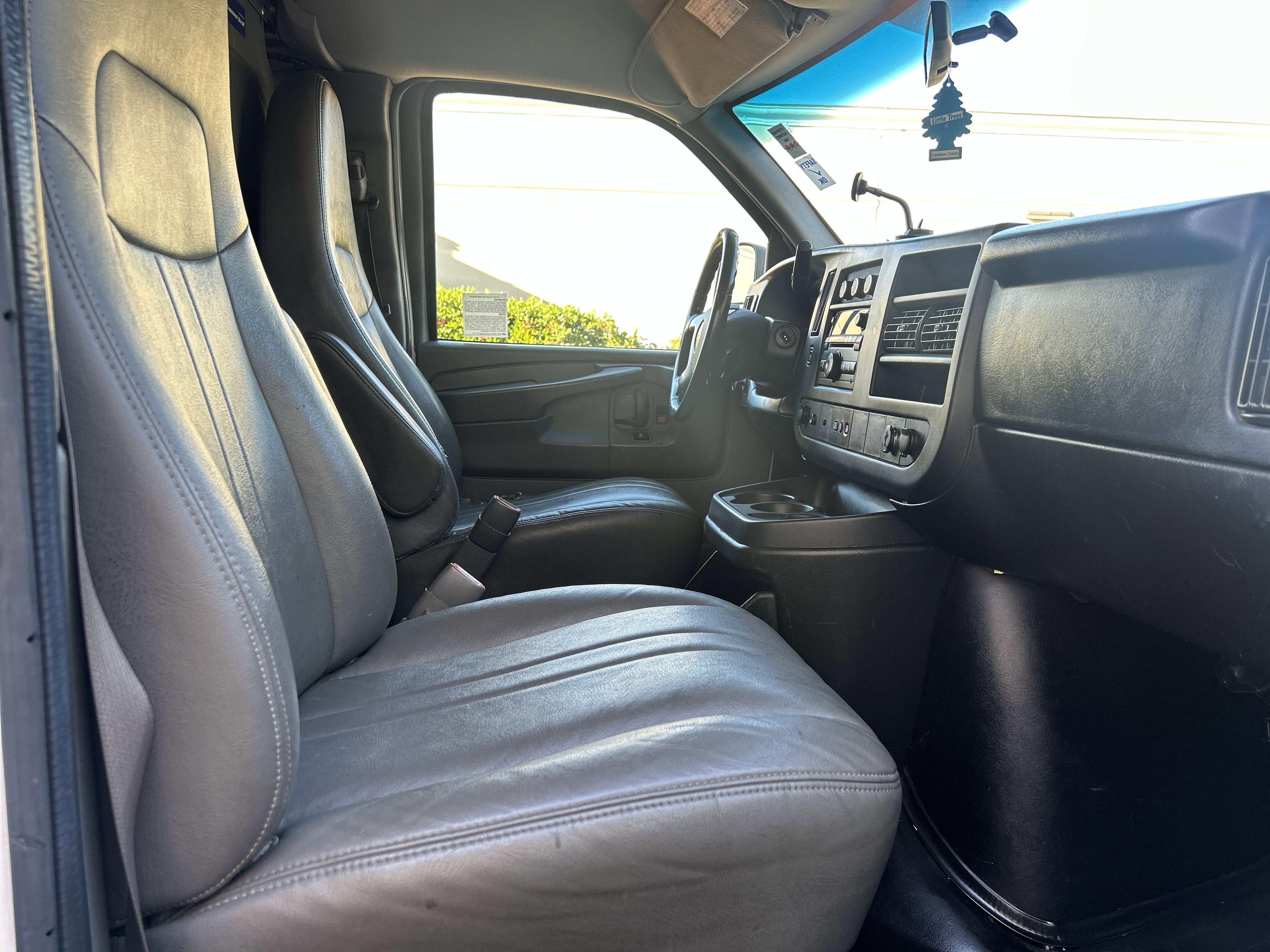 Used 2014 Chevrolet Express 2500 Extended image 7