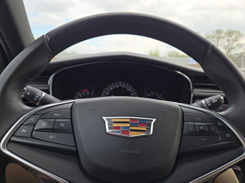 Used 2017 Cadillac XT5 FWD image 31