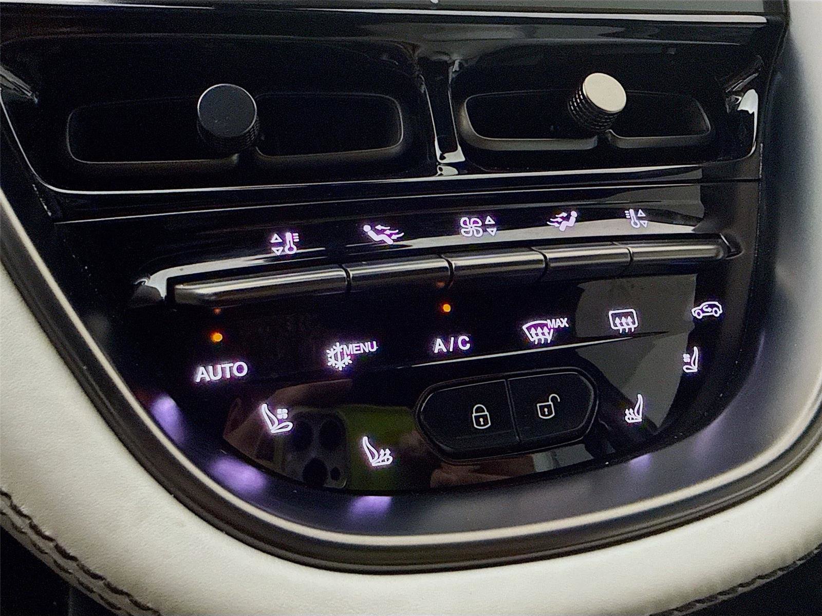 Used 2022 Aston Martin DBX image 21