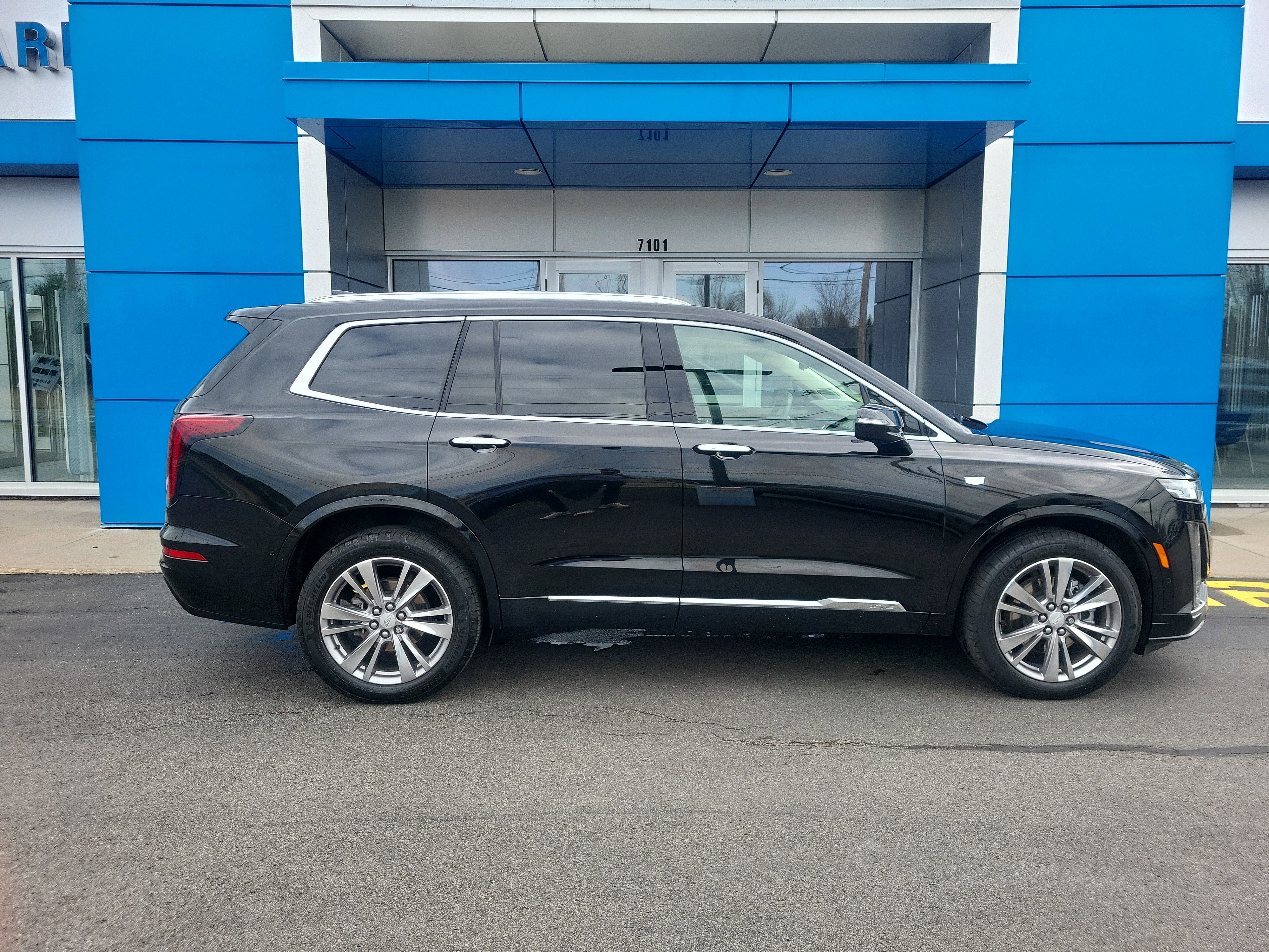 Certified 2023 Cadillac XT6 Premium Luxury w/ Technology Package image 17
