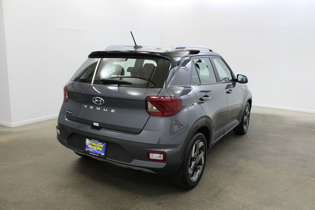 Used 2025 Hyundai Venue Limited FWD image 5