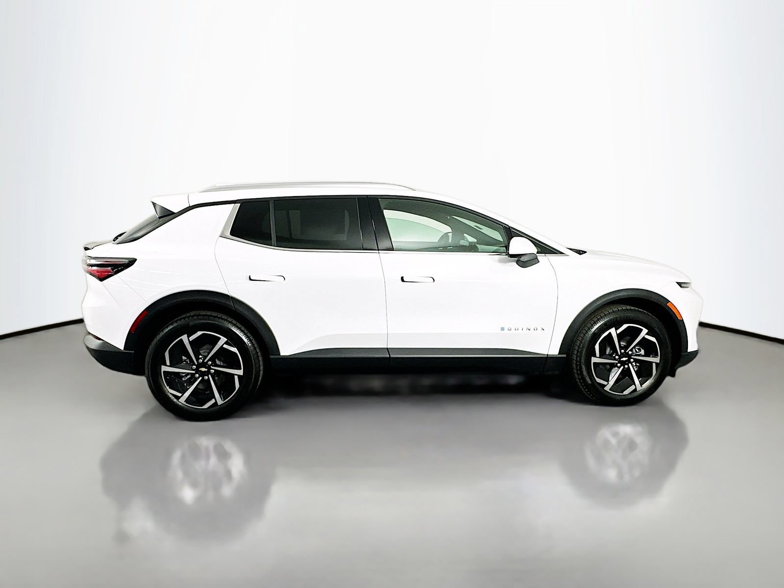 New 2026 Chevrolet Equinox EV LT AWD/4WD image 9