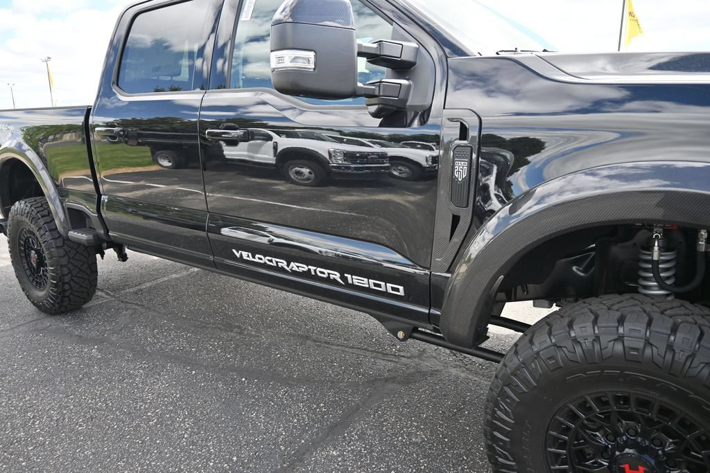 New 2026 Ford F250 Lariat w/ Black Appearance Package AWD/4WD image 9