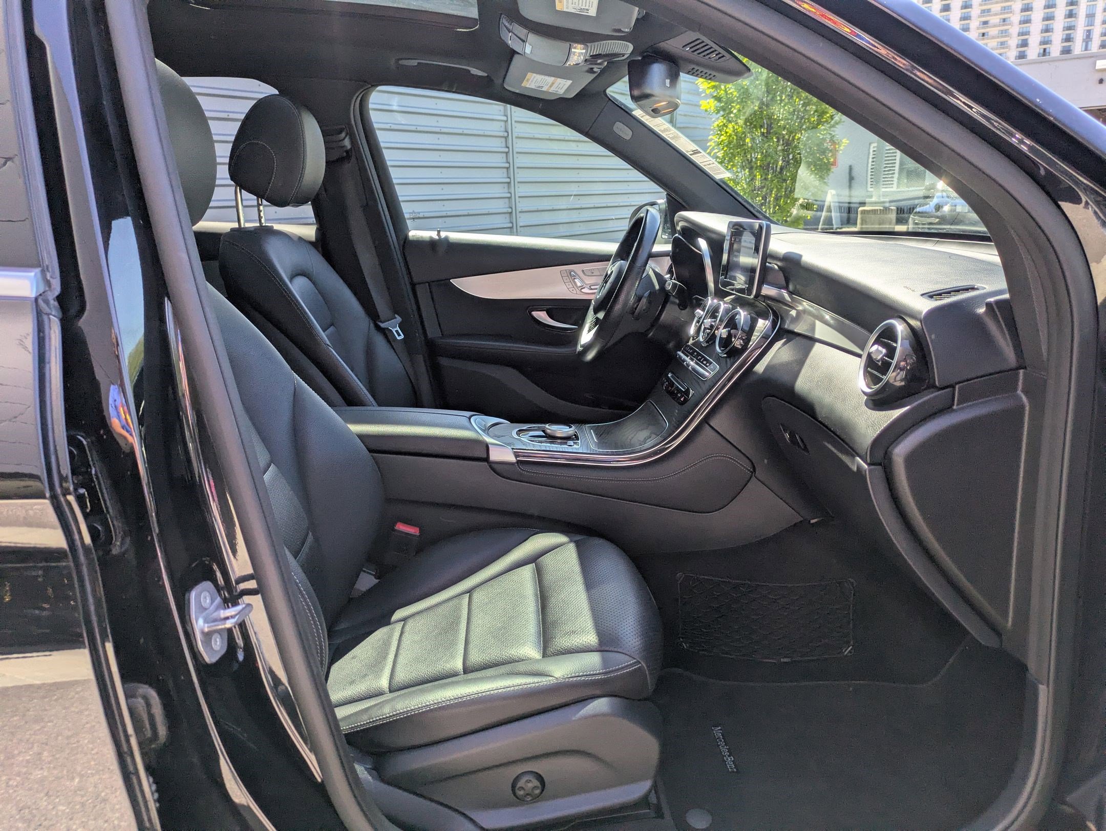 Used 2019 Mercedes-Benz GLC 350e 4MATIC image 28