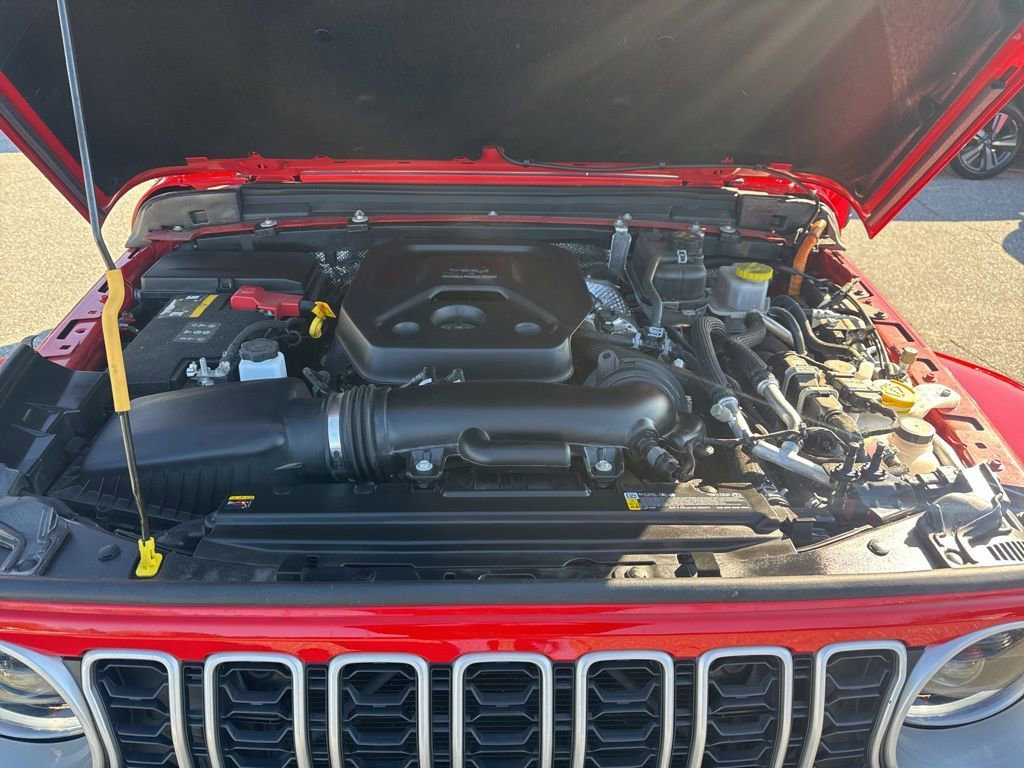 Used 2025 Jeep Wrangler Unlimited Sahara w/ Safety Group AWD/4WD image 33