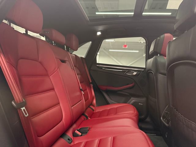 Certified 2026 Porsche Macan Turbo AWD/4WD image 29