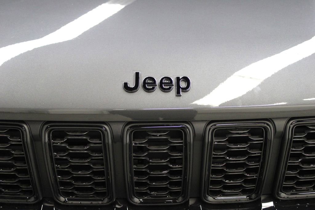 New 2025 Jeep Grand Cherokee Altitude image 35