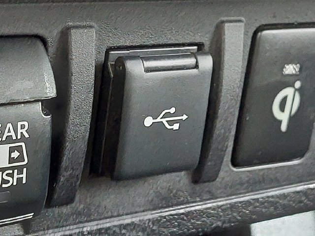 Used 2021 Toyota Tacoma TRD Off-Road w/ Technology Package AWD/4WD image 26