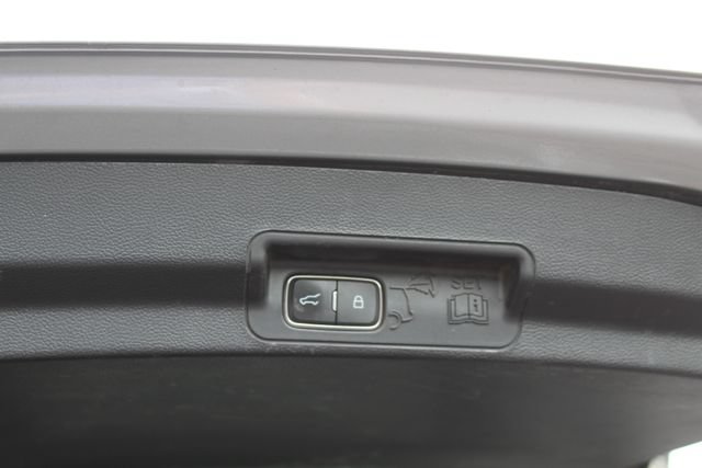 Used 2020 Ford Explorer XLT w/ Equipment Group 202A RWD image 8