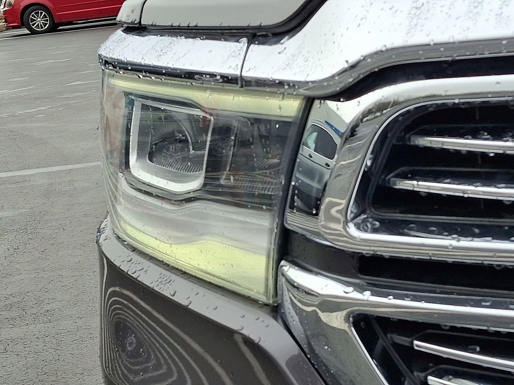 Used 2019 RAM 1500 Laramie AWD/4WD image 12