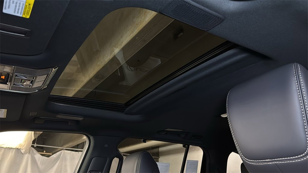 New 2025 Lexus LX 600 4WD w/ Luxury Package image 6