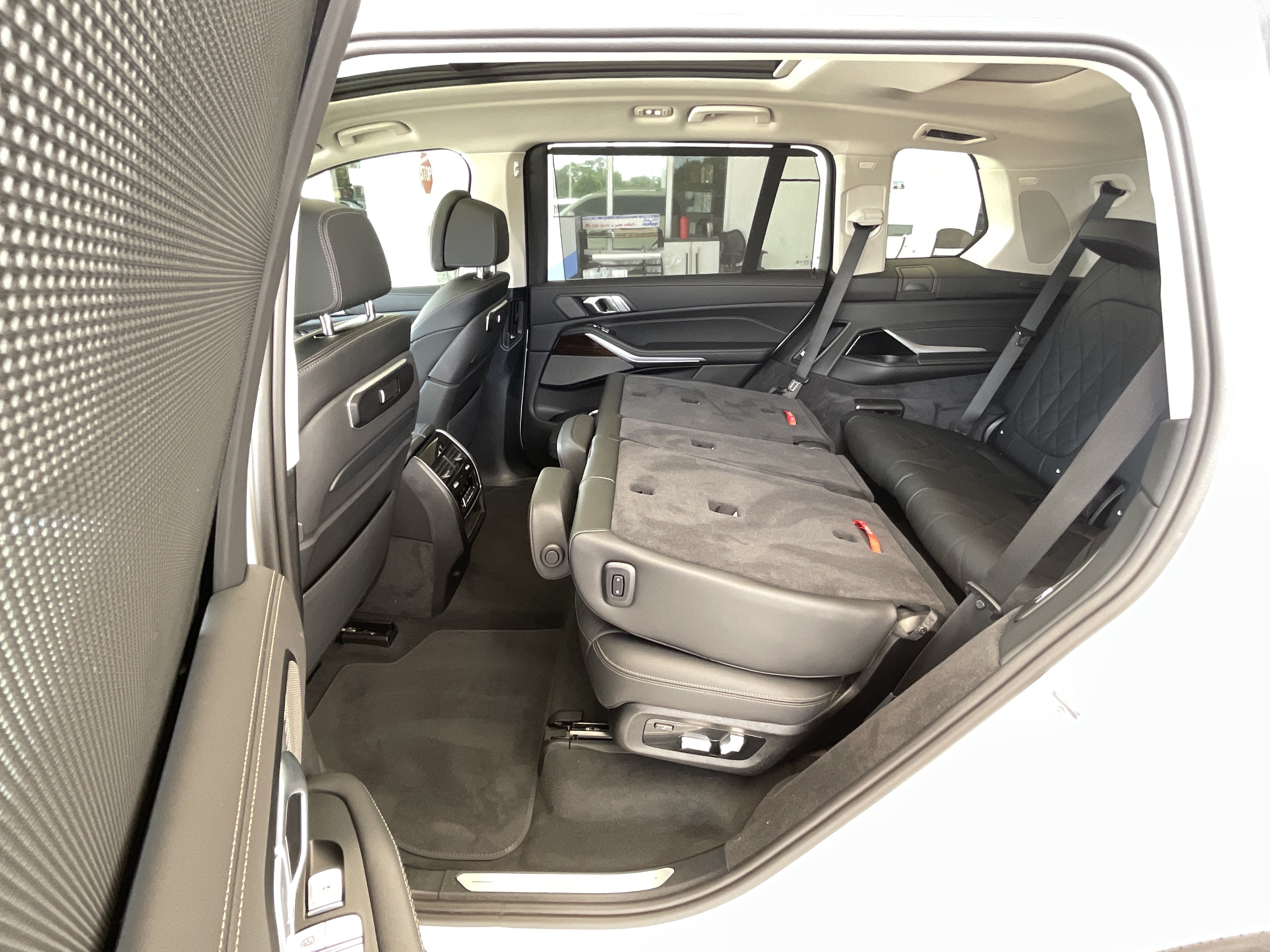 Used 2026 BMW X7 xDrive40i w/ Premium Package AWD/4WD image 30
