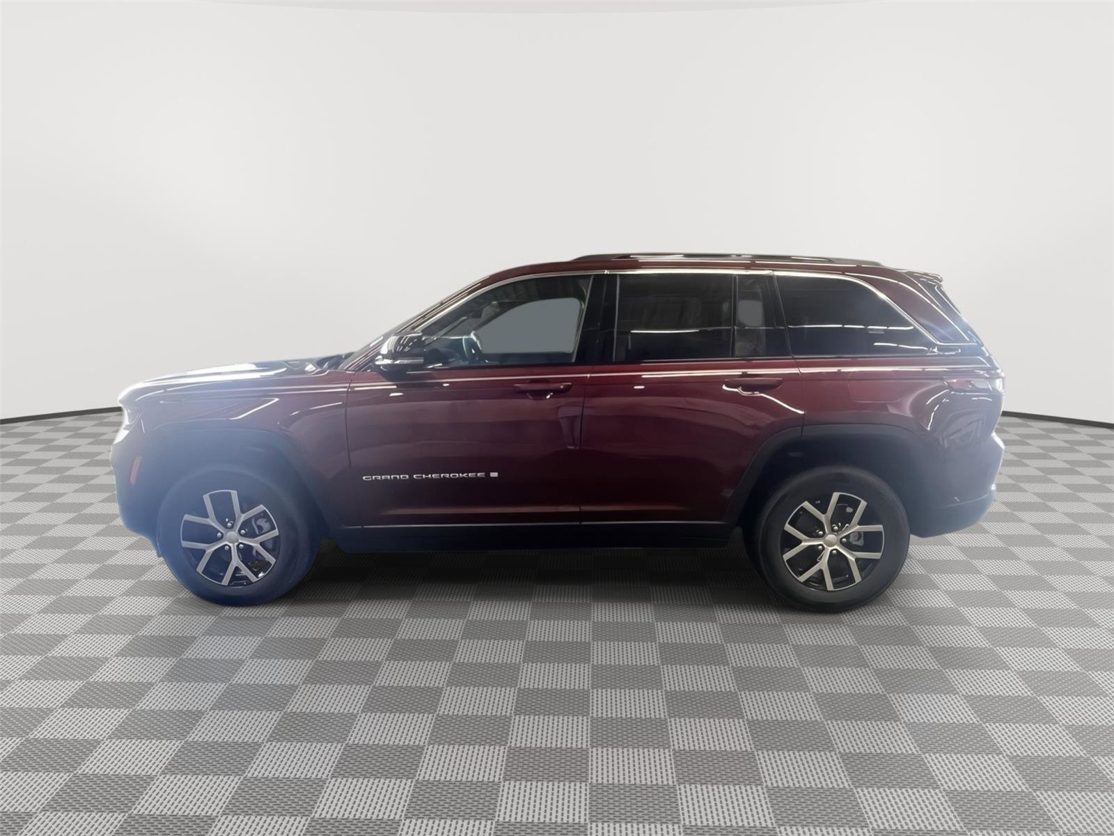 Used 2025 Jeep Grand Cherokee Limited w/ Luxury Tech Group II AWD/4WD image 8