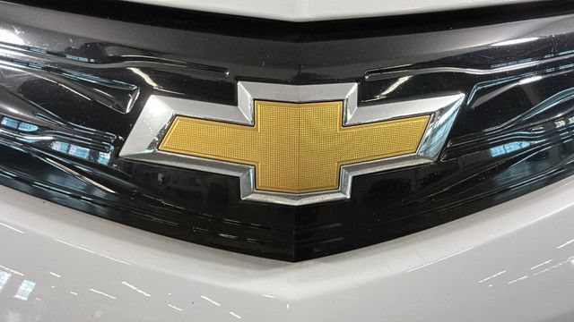 Used 2020 Chevrolet Bolt Premier w/ Infotainment Package FWD image 8