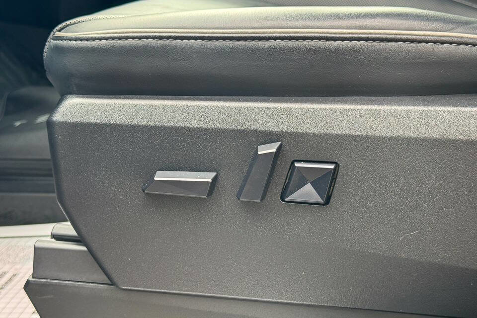 Used 2024 Tesla Cybertruck AWD Crew Cab image 22