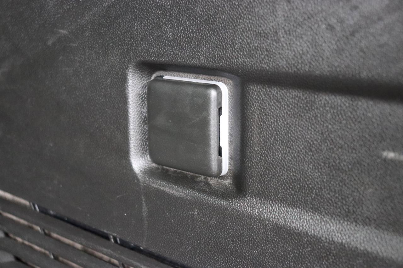 Used 2024 GMC Yukon SLT image 60