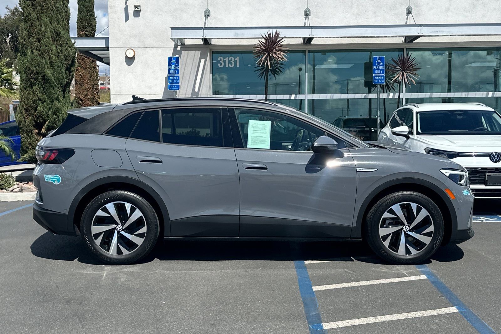 Used 2023 Volkswagen ID.4 Pro image 3