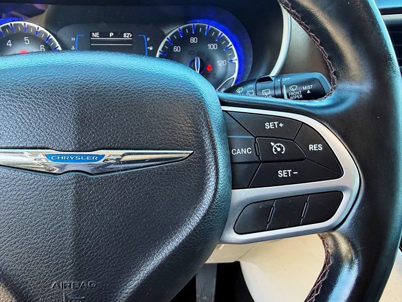 Used 2017 Chrysler Pacifica Touring-L FWD image 29