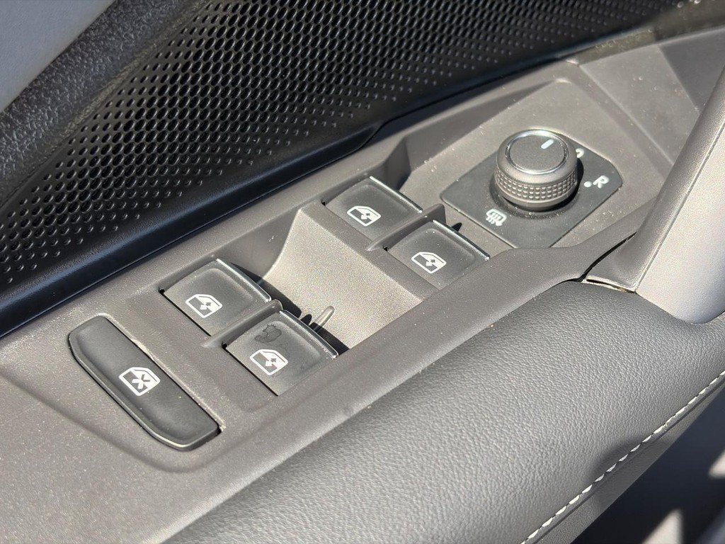 Certified 2026 Volkswagen Tiguan SE AWD/4WD image 21