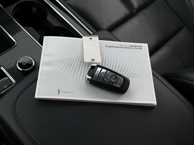 Used 2025 Lincoln Aviator AWD image 6