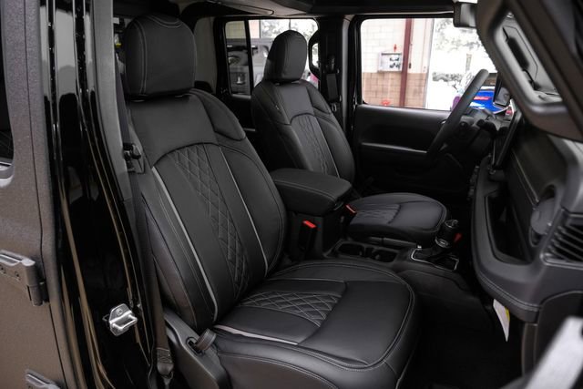 Used 2025 Jeep Gladiator Rubicon w/ Safety Group AWD/4WD image 75