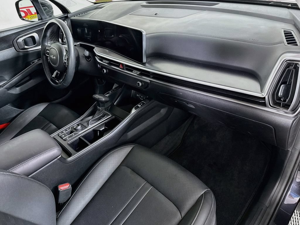 Certified 2025 Kia Sorento S AWD/4WD image 32
