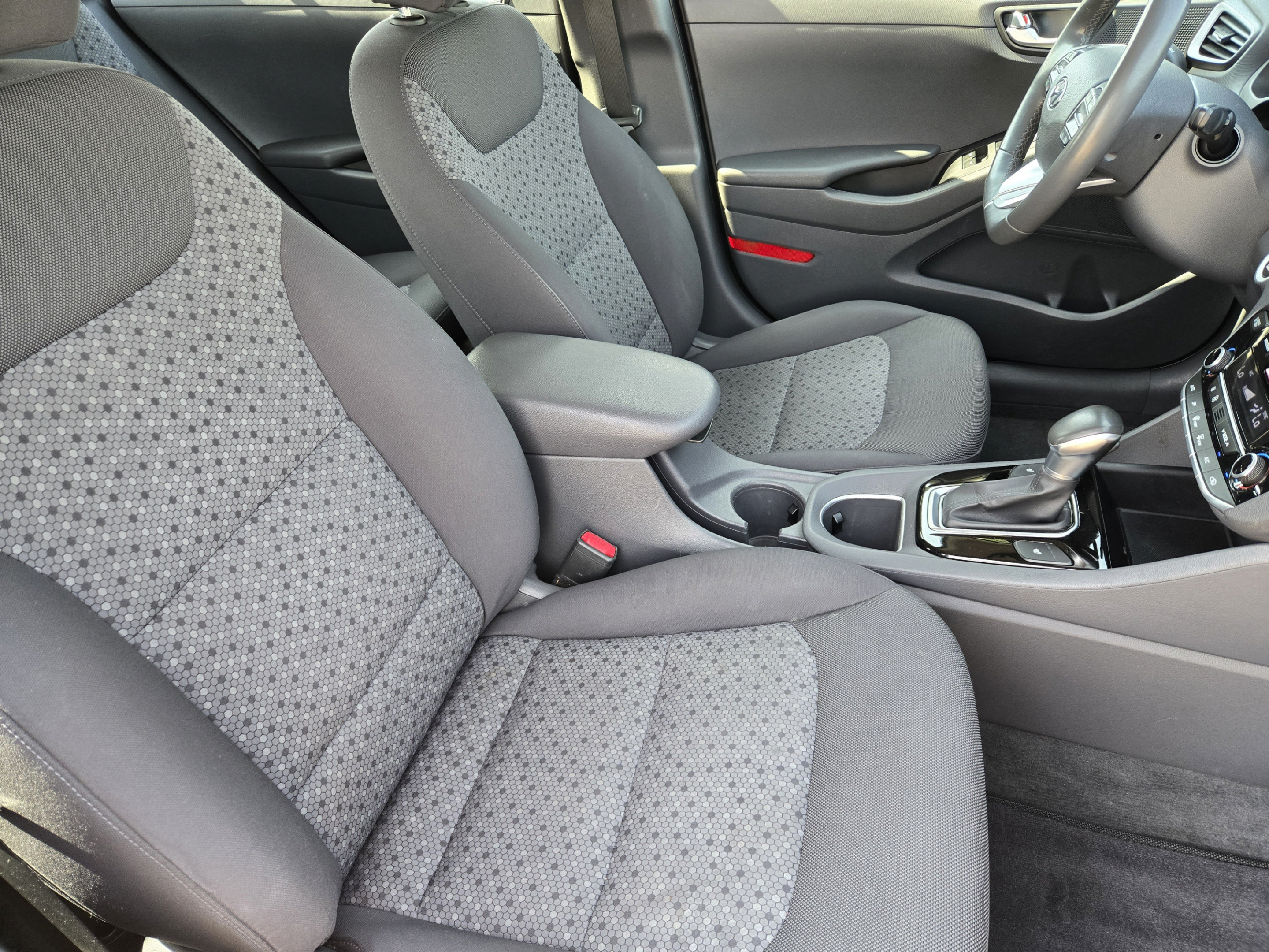 Used 2017 Hyundai Ioniq SEL FWD image 10