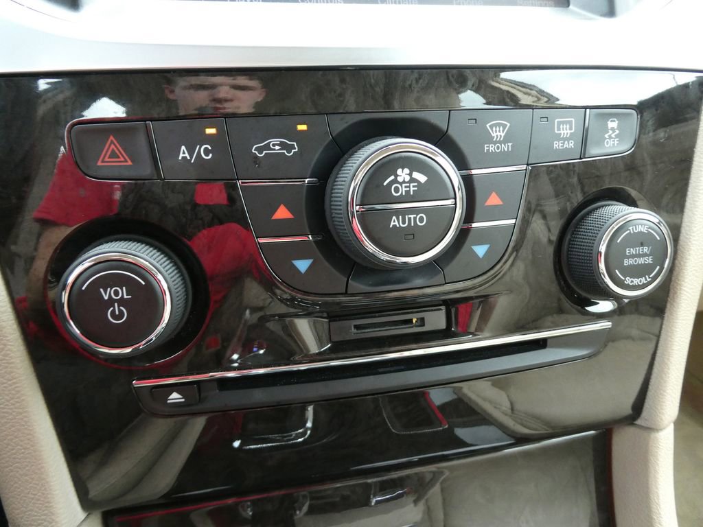 Used 2014 Chrysler 300 RWD image 26