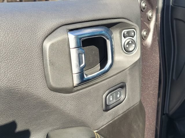 Used 2025 Jeep Wrangler Unlimited Sahara AWD/4WD image 15