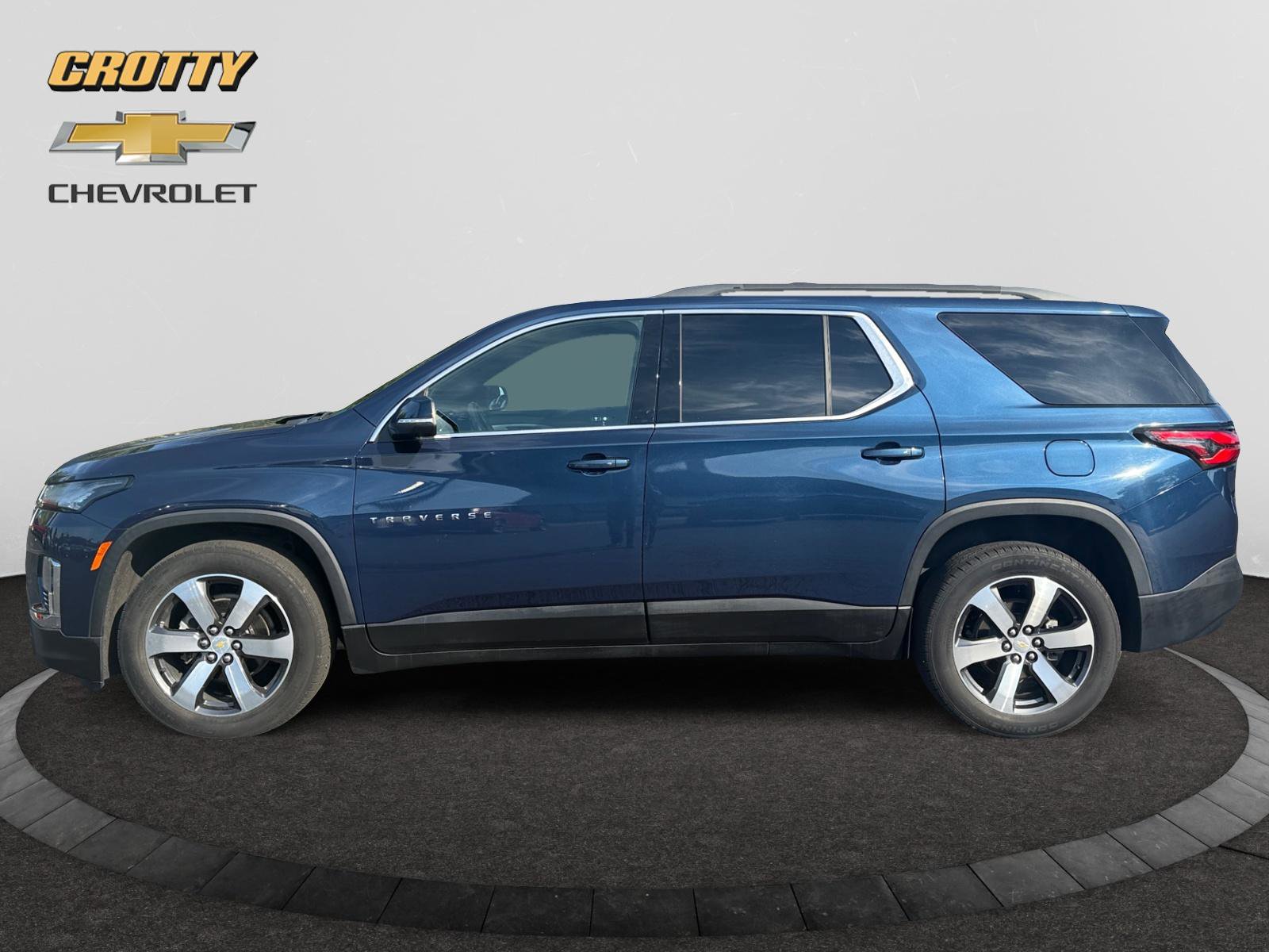 Certified 2022 Chevrolet Traverse LT w/ LT Premium Package image 2