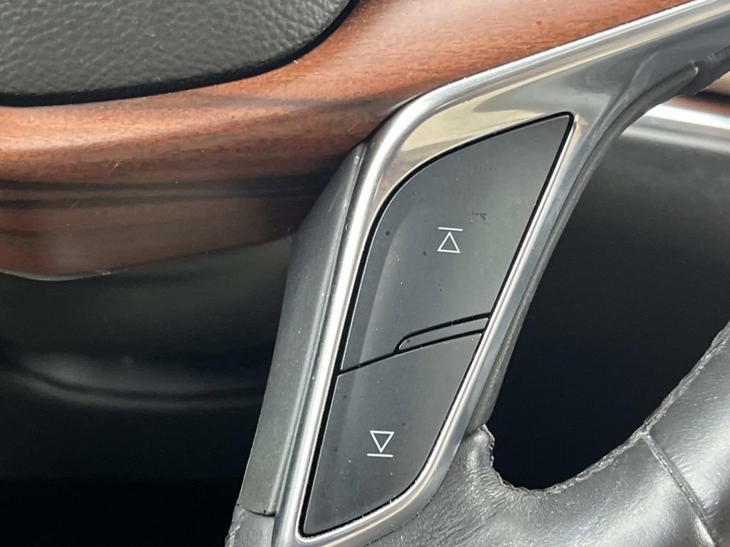 Used 2017 Cadillac XT5 Platinum w/ Driver Assist Package image 33