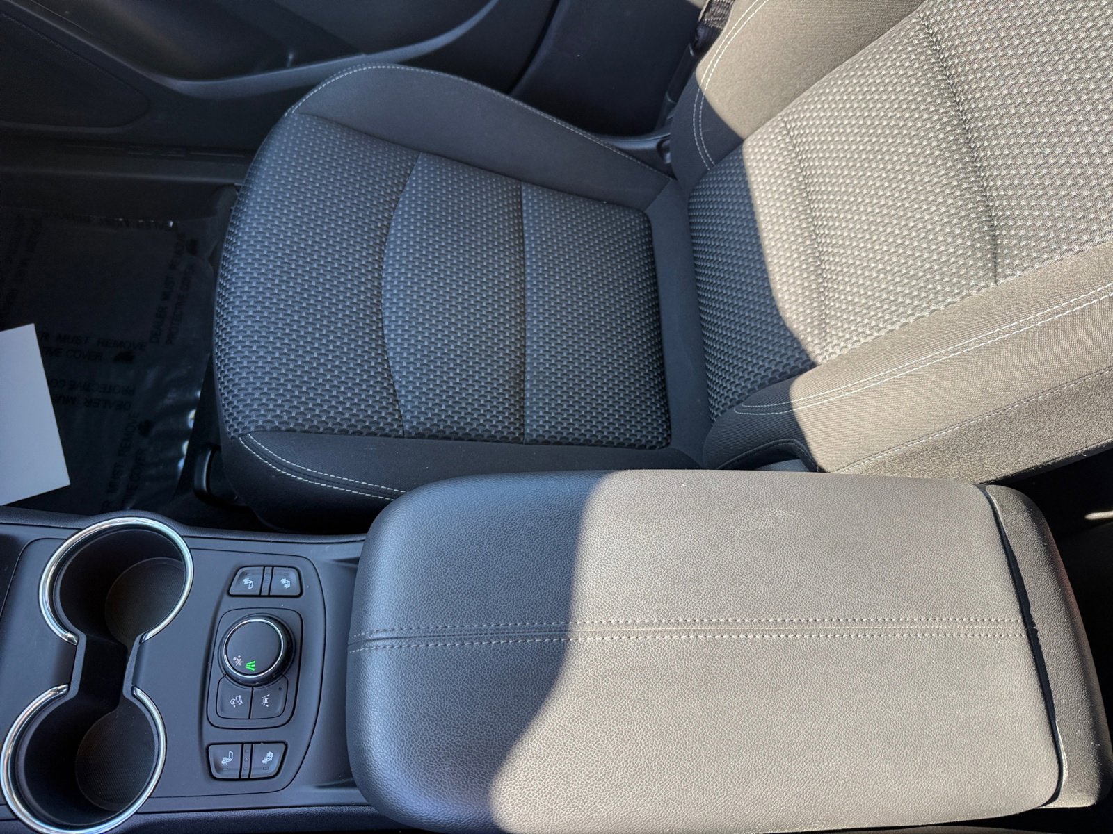 Used 2023 GMC Terrain SLE w/ Driver Convenience Package image 14