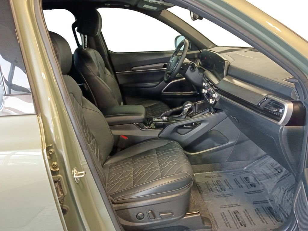 Used 2025 Kia Telluride AWD image 24