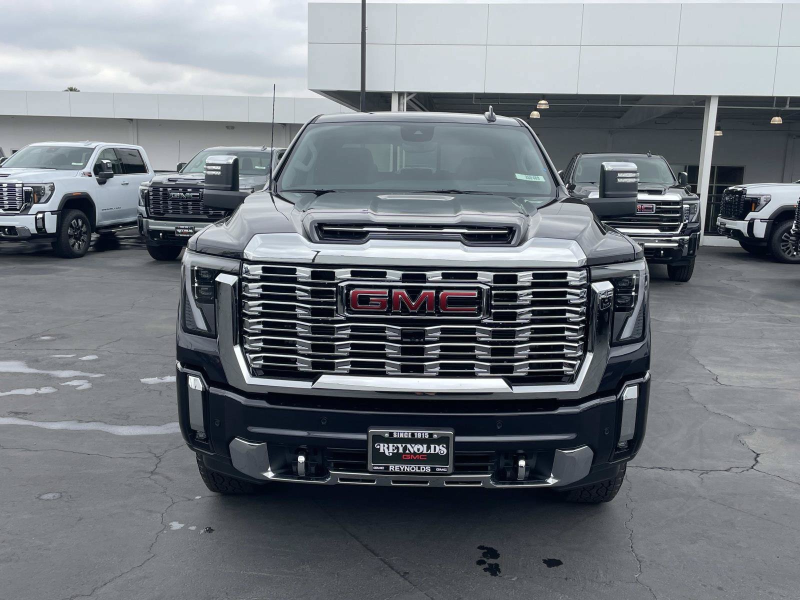 New 2026 GMC Sierra 2500 Denali w/ Max Trailering Package AWD/4WD image 2