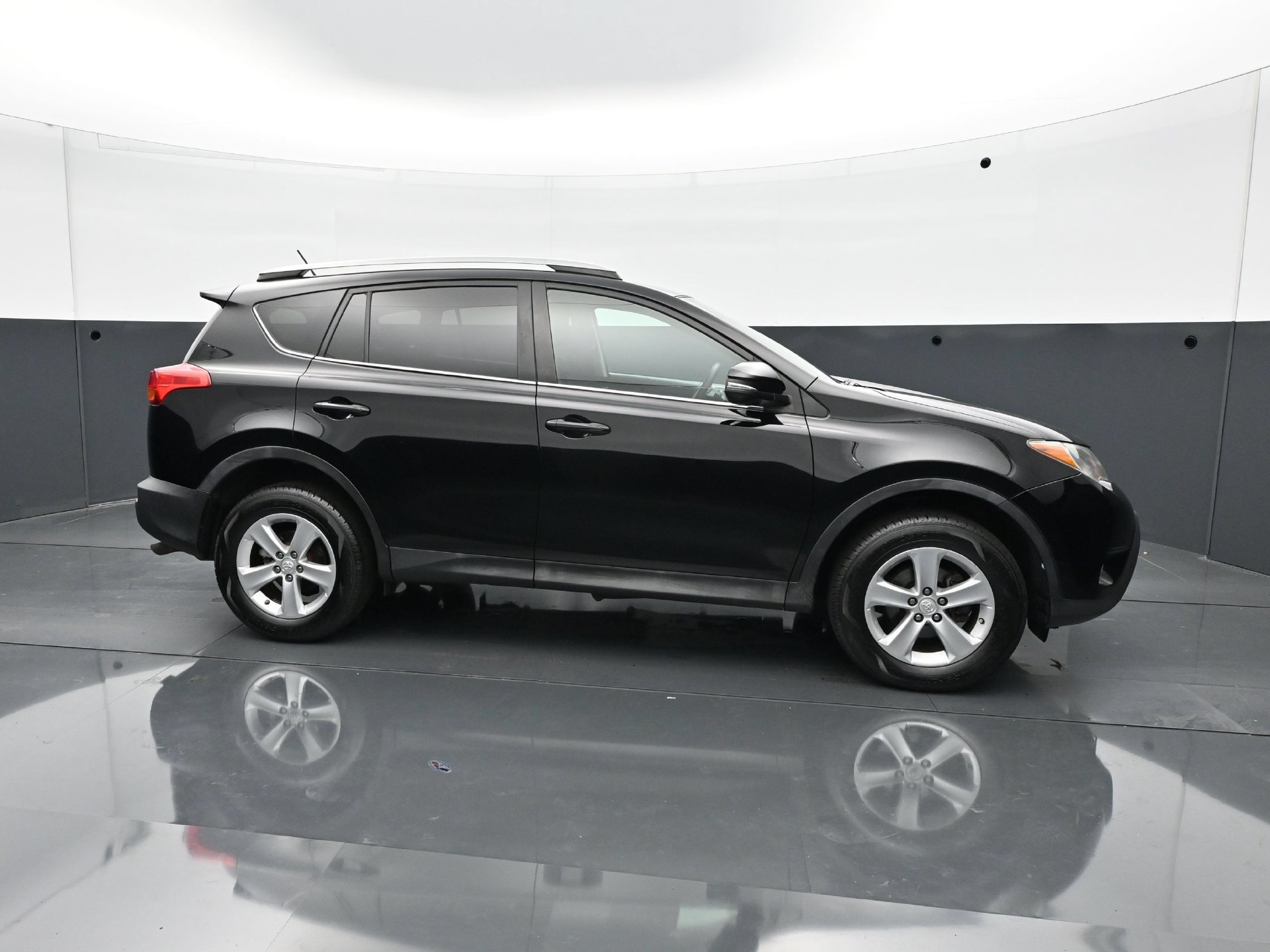 Used 2014 Toyota RAV4 XLE AWD/4WD image 8