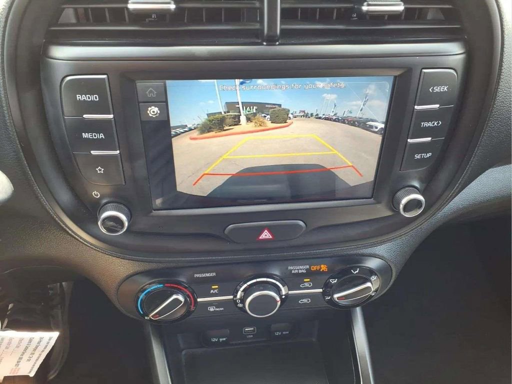 Used 2025 Kia Soul LX w/ LX Technology Package FWD image 15