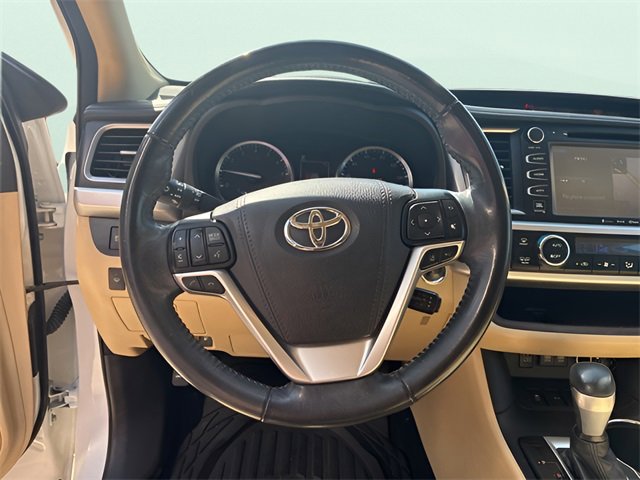 Used 2017 Toyota Highlander Limited image 19