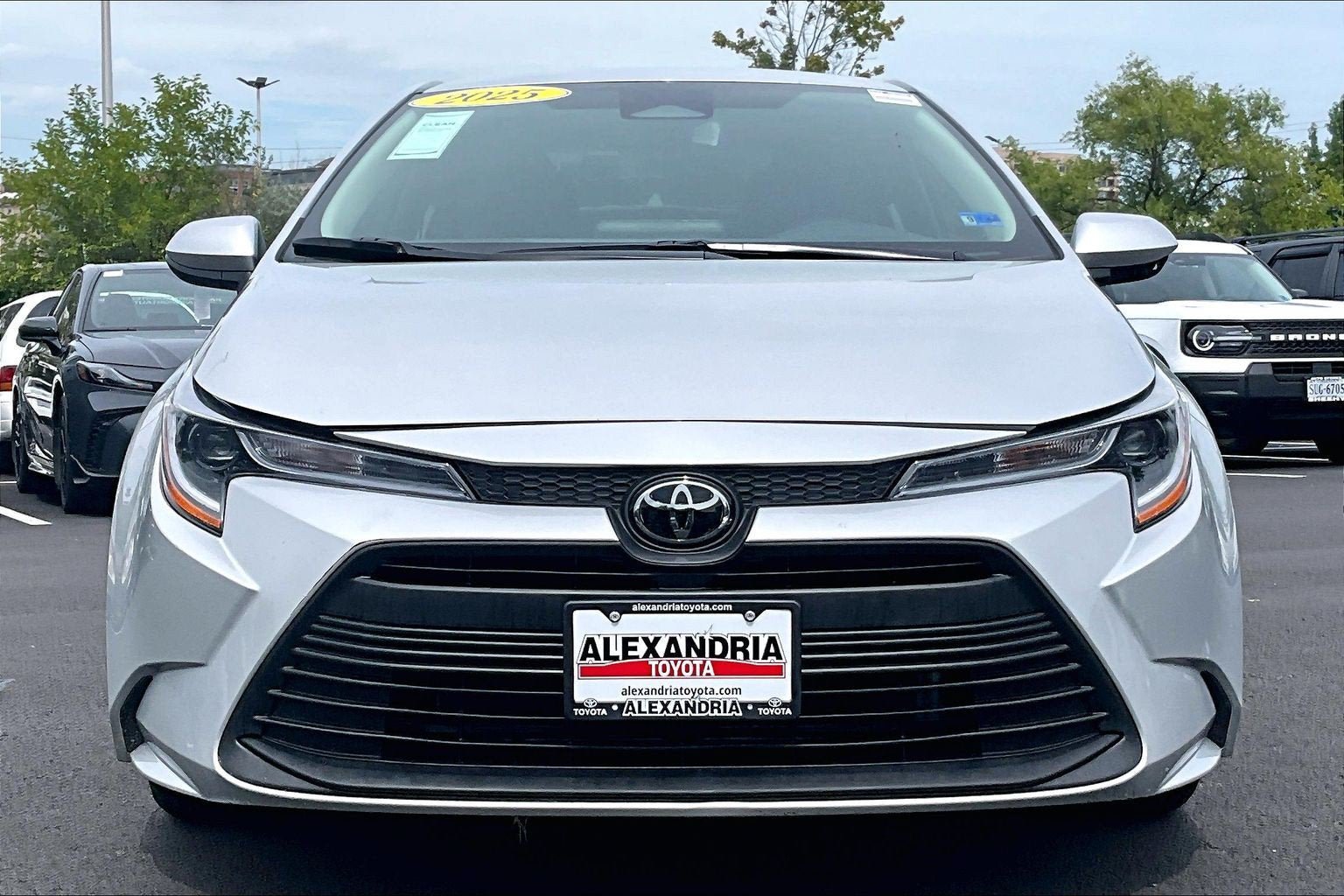 Used 2025 Toyota Corolla LE FWD image 3