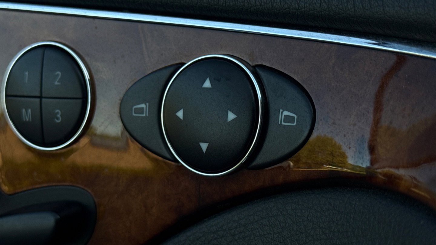 Used 2005 Mercedes-Benz E 500 4MATIC Sedan image 37