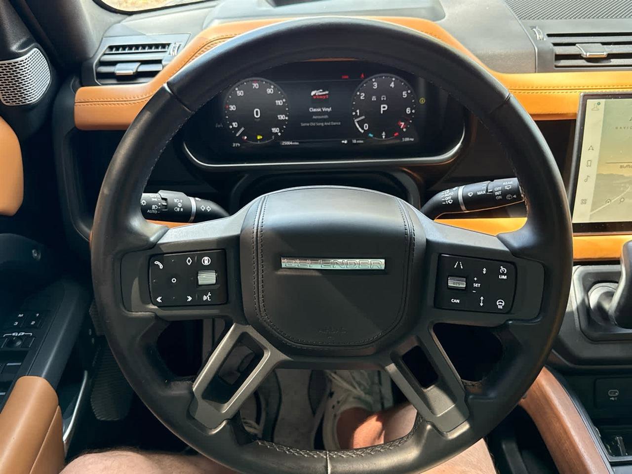 Used 2024 Land Rover Defender 130 X AWD/4WD image 28