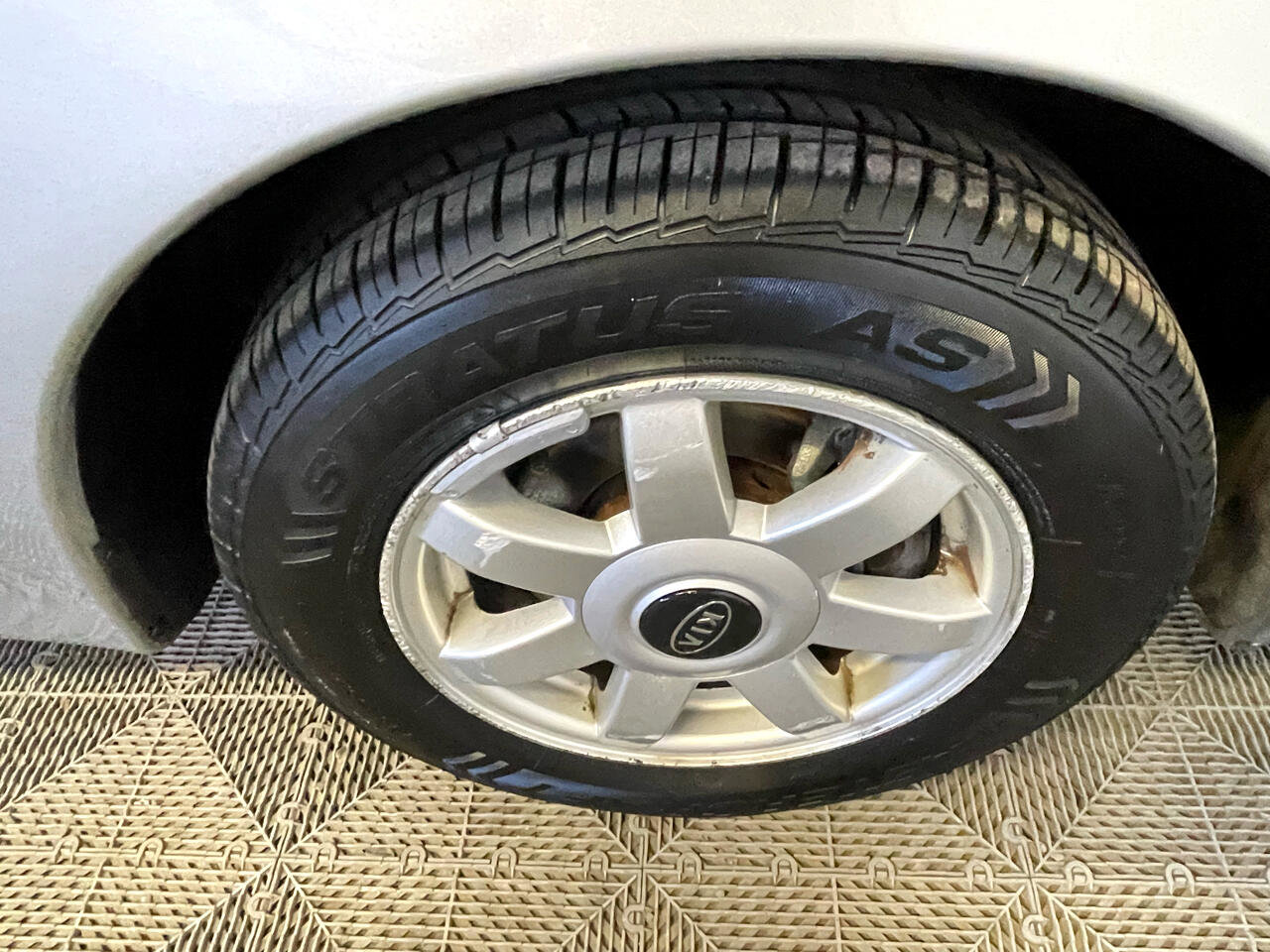 Used 2004 Kia Spectra Sedan image 11