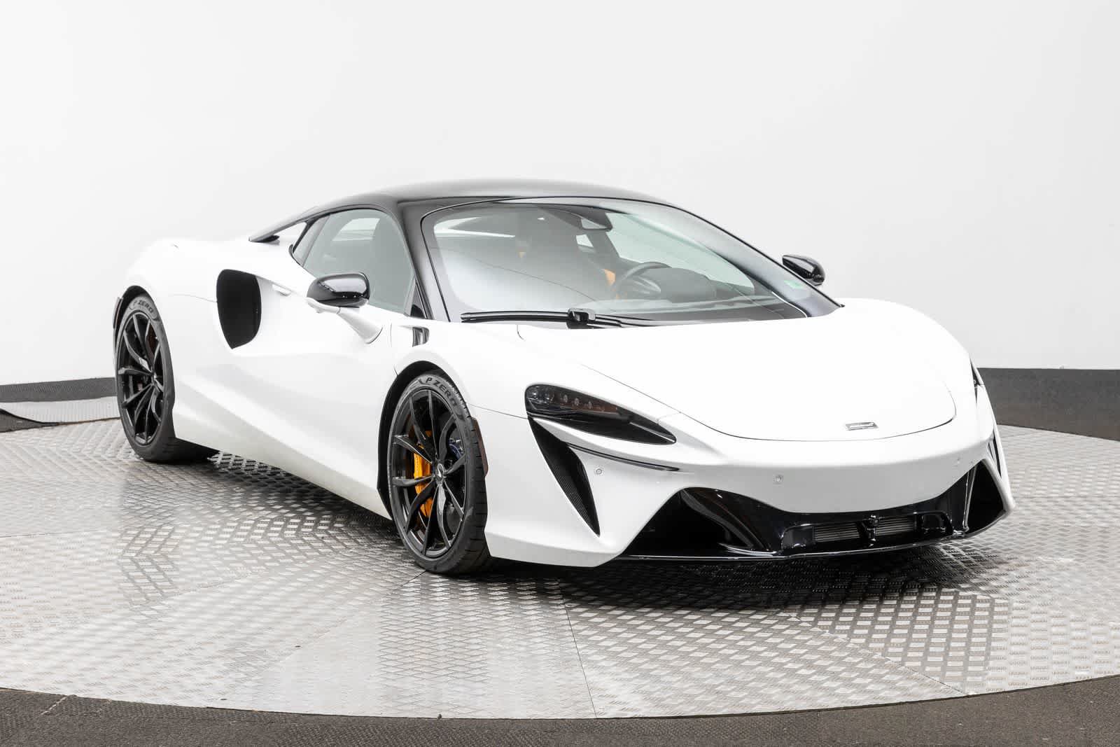 Used 2023 McLaren Artura RWD image 38