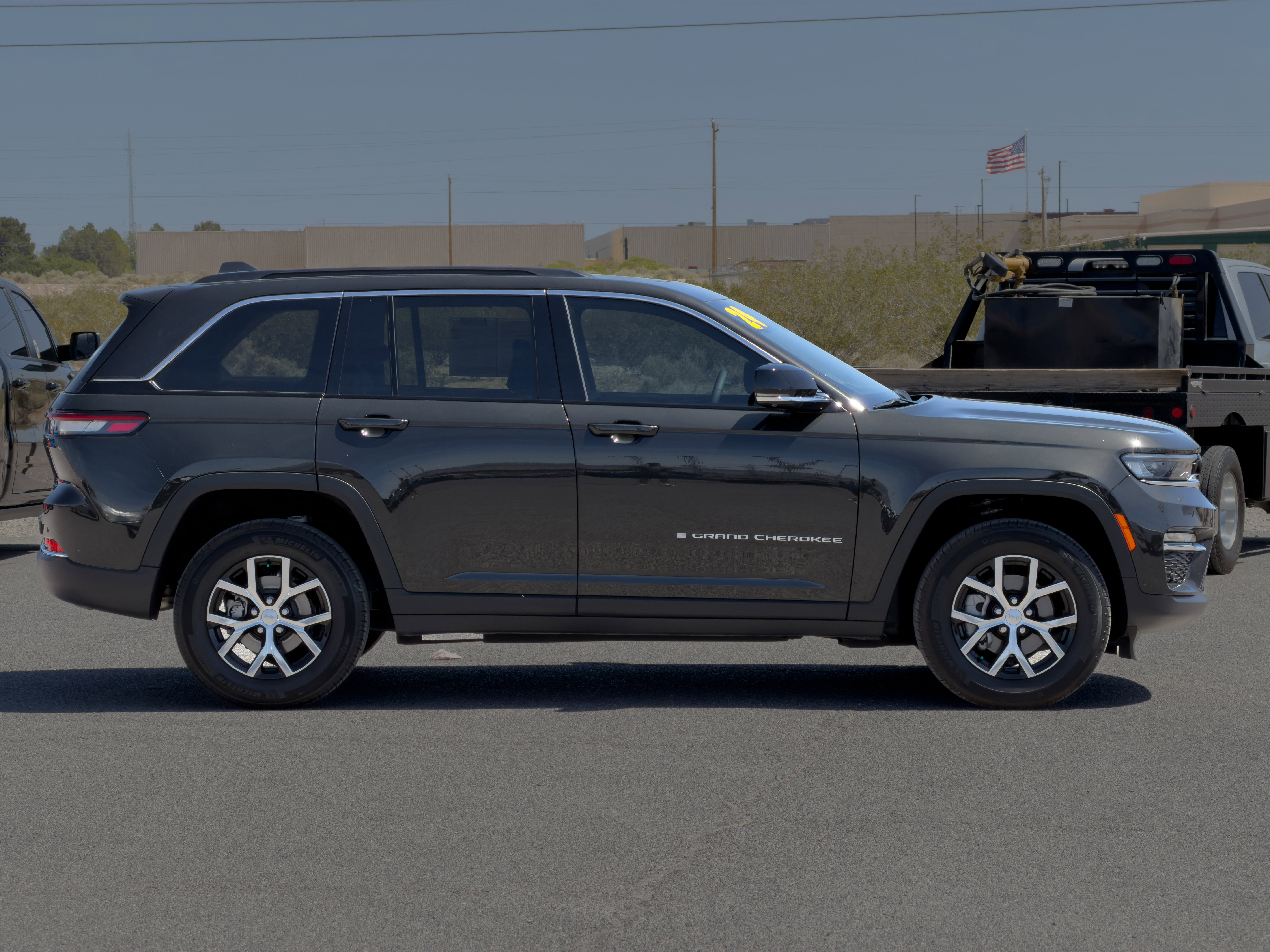 Used 2024 Jeep Grand Cherokee Limited w/ Luxury Tech Group II RWD image 6