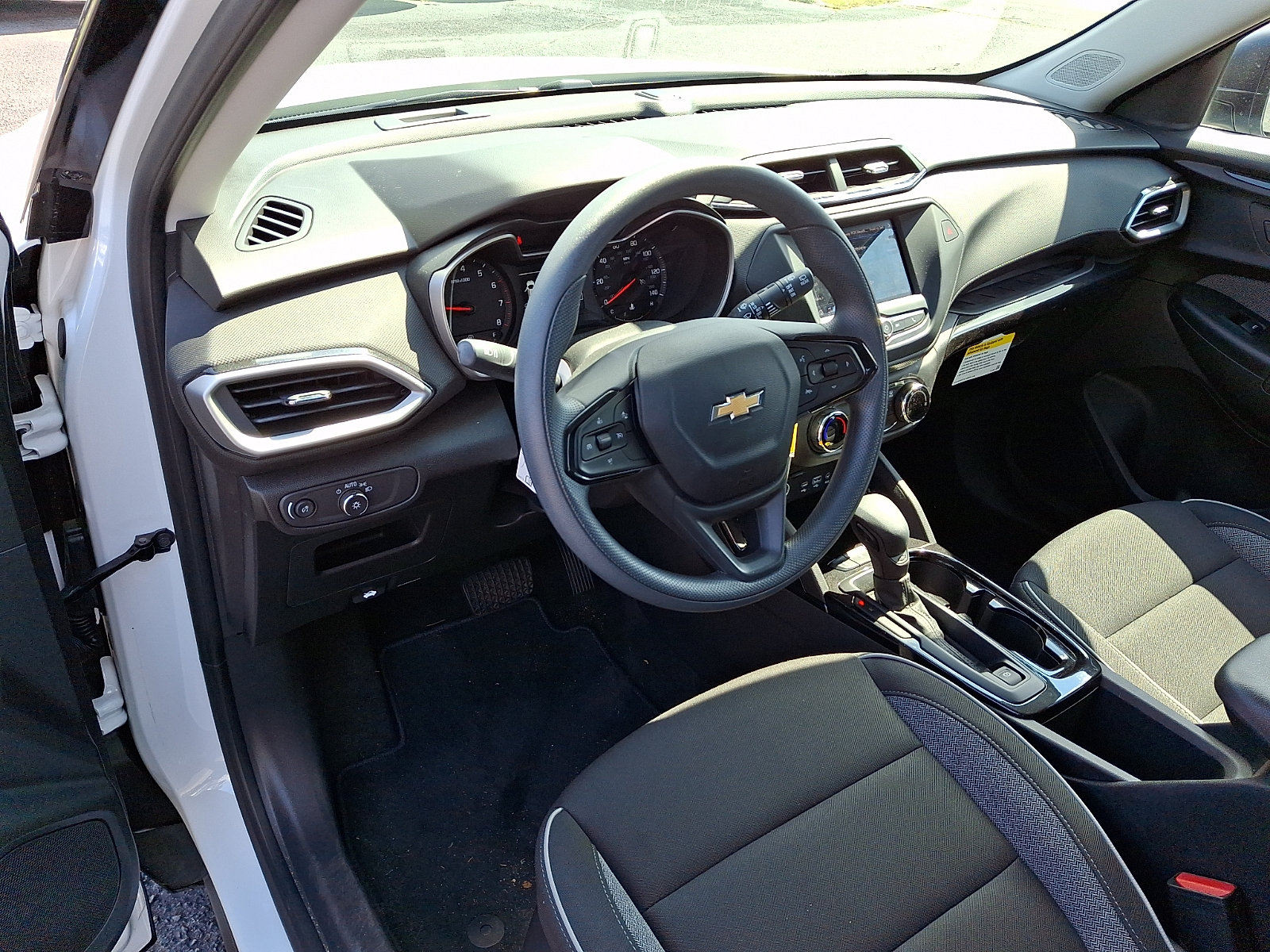 Used 2023 Chevrolet TrailBlazer LS FWD image 25